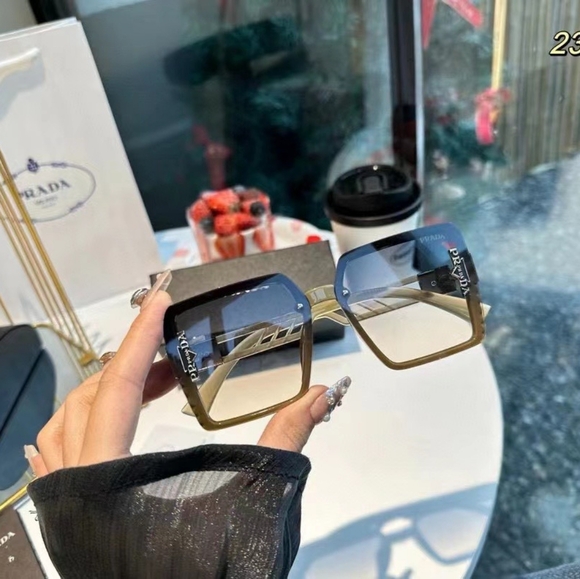 Prada sunglasses - Picture 1 of 9